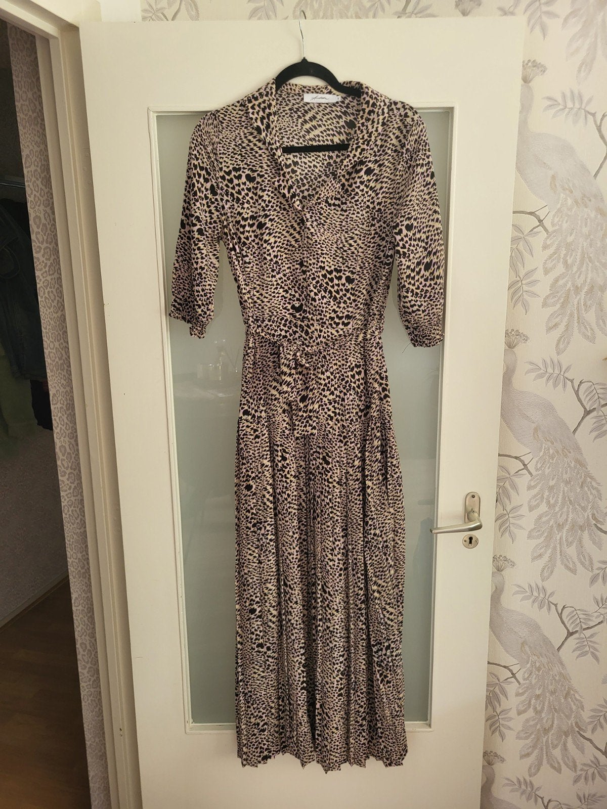 Ambika lange panterjurk met plissé rok - Maat S, Kleding | Dames, Meerkleurig, Ophalen of Verzenden, Zo goed als nieuw, Maat 36 (S)