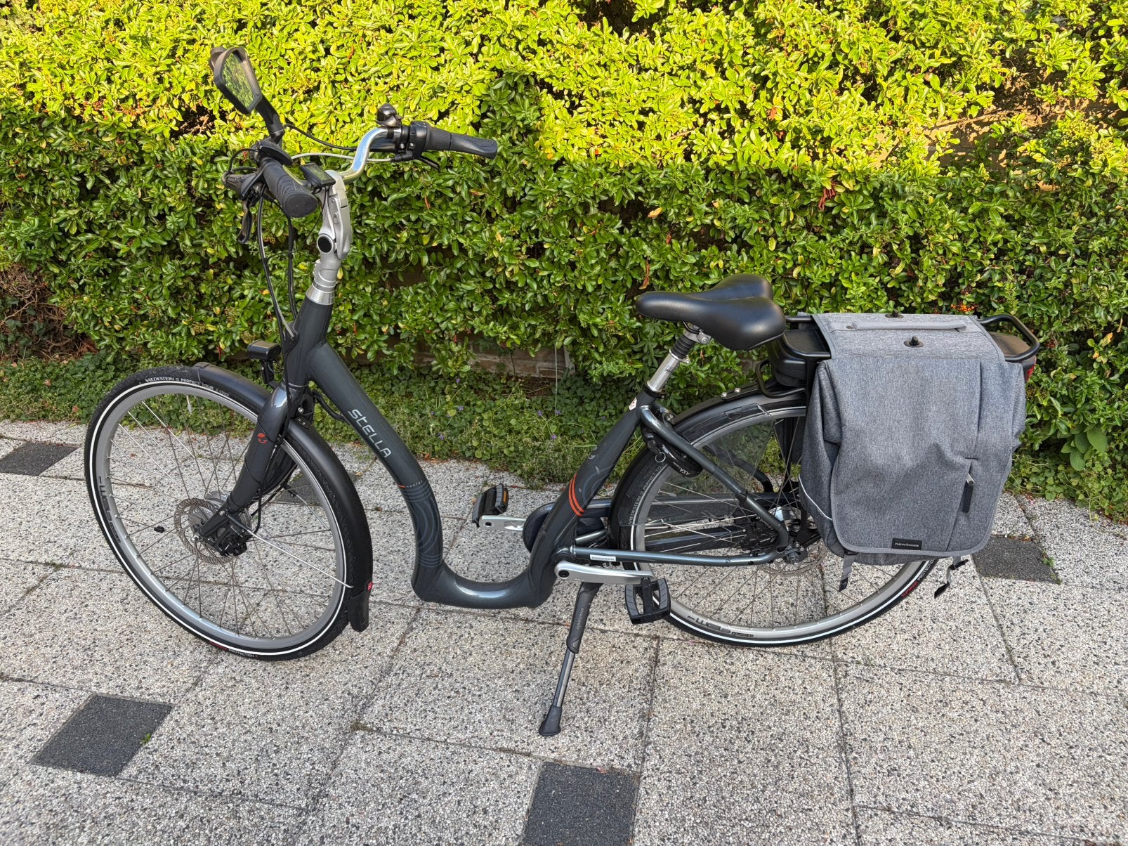 Te koop bijna nieuwe Stella Nantes senioren fiets, Zo goed als nieuw, 47 tot 51 cm, 50 km per accu of meer, Ophalen