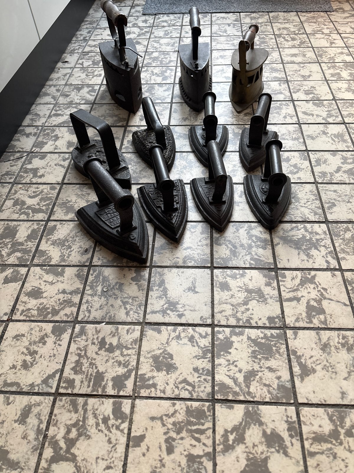 Antieke Strijkijzers - Decoratief en Uniek, Witgoed en Apparatuur, Ophalen, Gebruikt, Strijkijzer met snoer