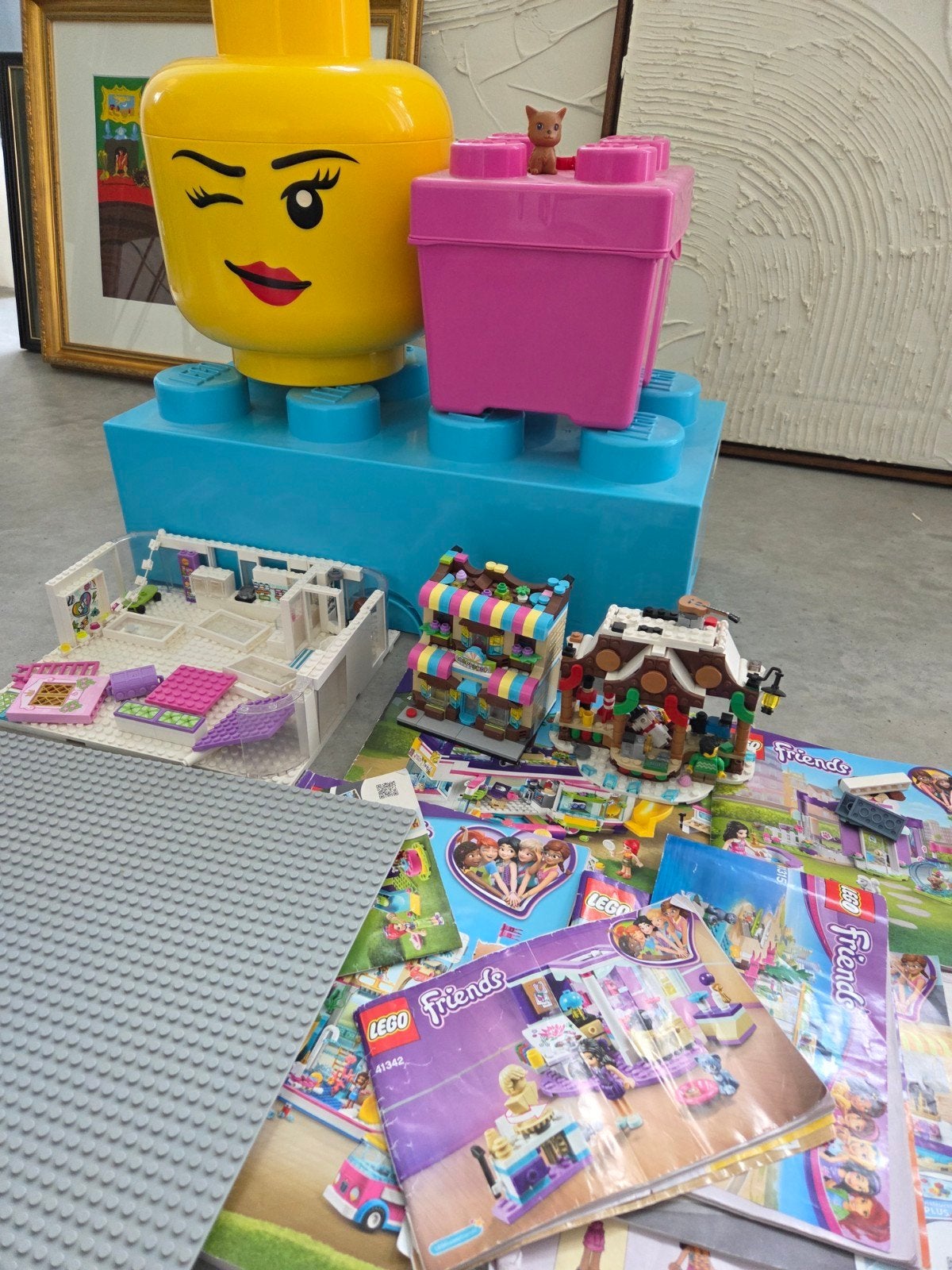 Large LEGO Friends Bulk Lot
Selling as one complete lot — no, Ophalen, Zo goed als nieuw
