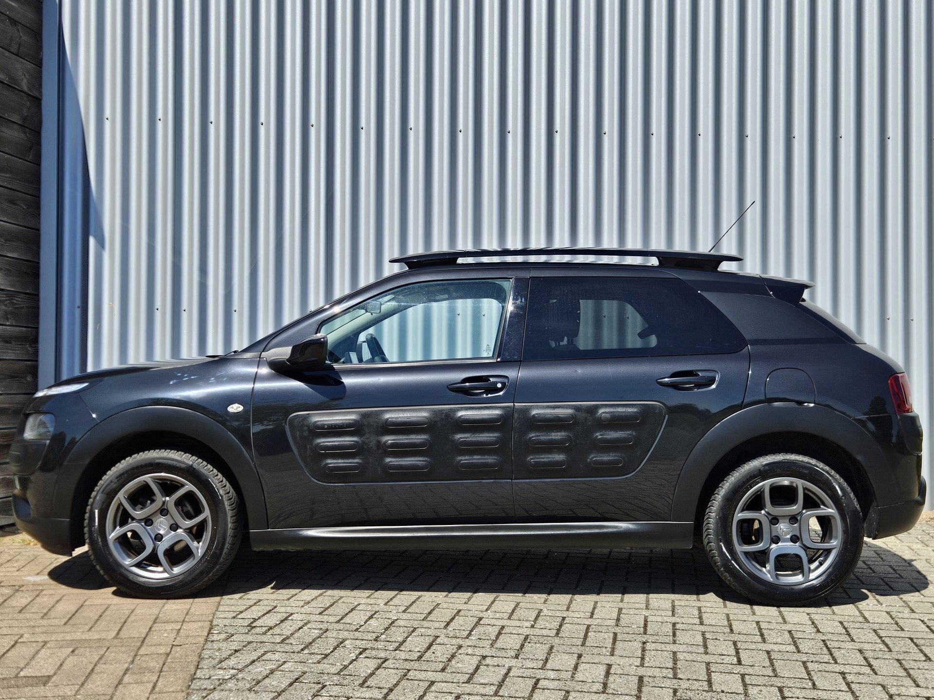 Citroën C4 Cactus 1.2 PureTech Shine / Dealer Onderhouden!, Voorwielaandrijving, Dealer onderhouden, Stof, Gebruikt