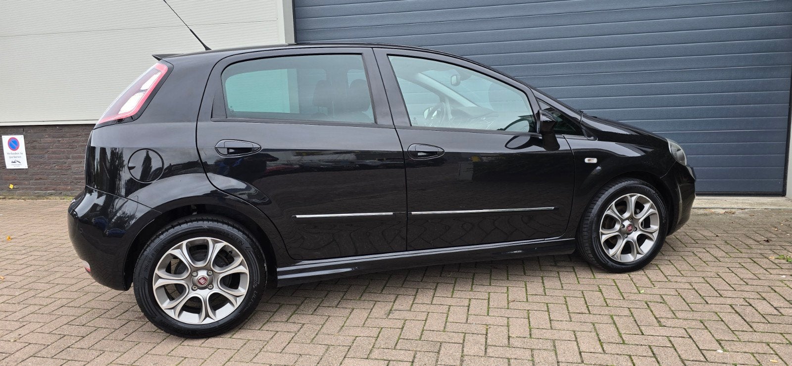Foto 13 van Fiat Punto 0.9 Twinair74KW 5DR 2015 ,Carplay,Grote beurt,apk