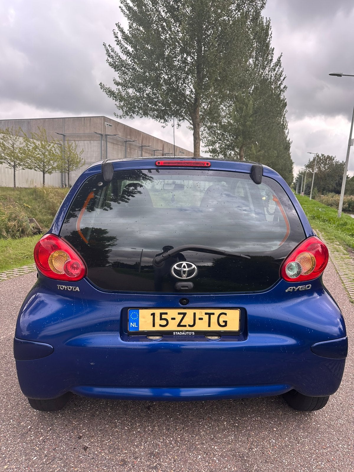 Foto 4 van Toyota Aygo 1.0 | Donker blauw | 5 Deurs | NAP | Zuinig