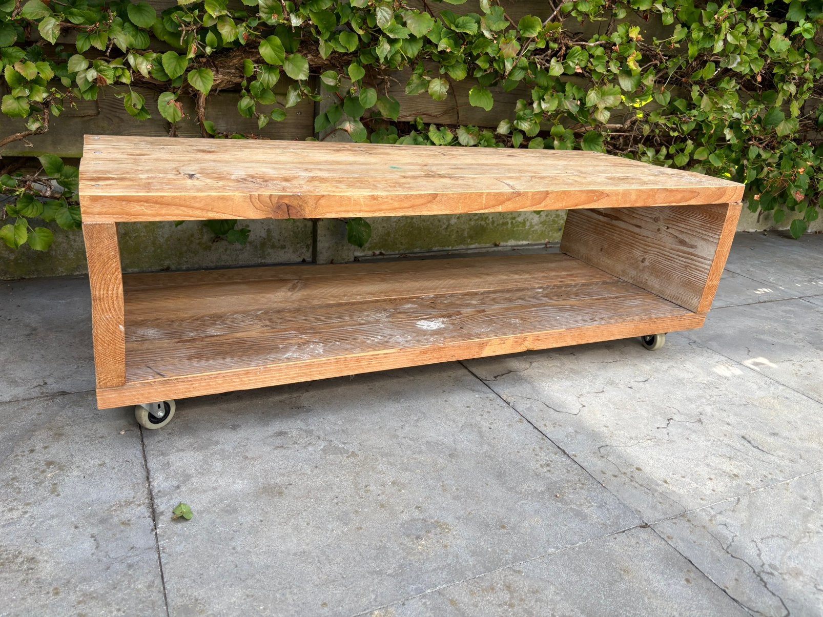 STEIGERHOUT BIJZETTAFEL OP WIELEN / TV TAFEL / PLANTENTAFEL, Gebruikt, INDUSTRIEEL, 75 cm of meer, Rechthoekig