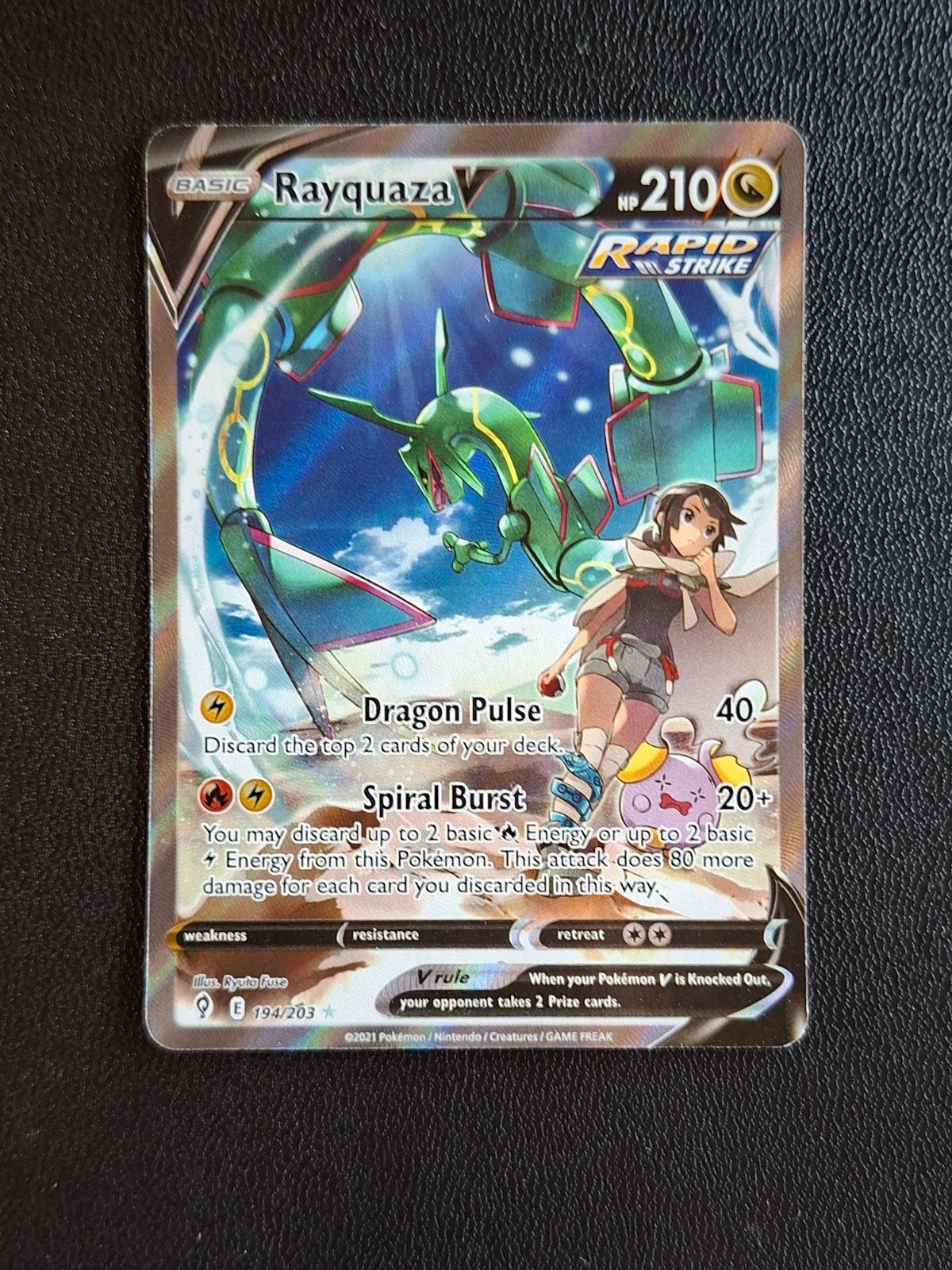 Rayquaza V Full Art 194/203 Pokémon Kaart, Ophalen of Verzenden, Zo goed als nieuw, Losse kaart, Foil