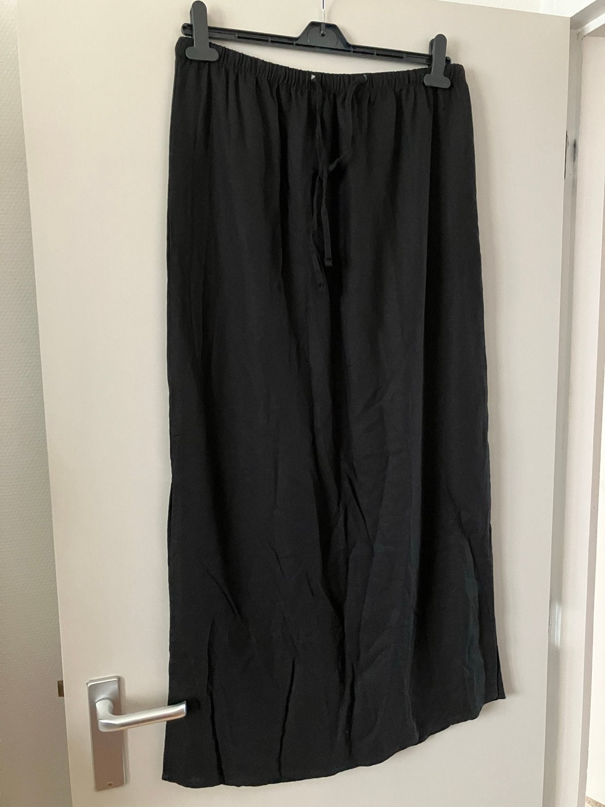 JDY—Zwarte Maxi Rok met Split - Maat M—nieuw, Kleding | Dames, Maat 38/40 (M), Zwart, Nieuw, Ophalen of Verzenden