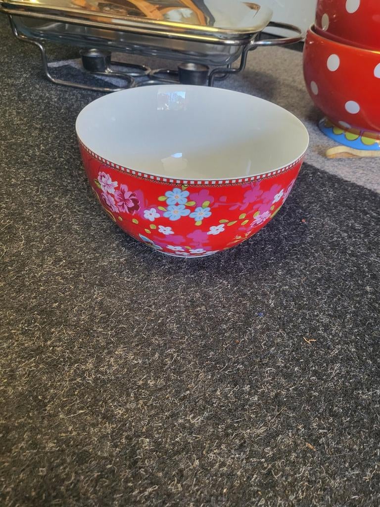 PiP Studio schaal rood met bloemenpatroon - 18cm, Porselein of Keramiek, Schaal, Rond, Ophalen of Verzenden