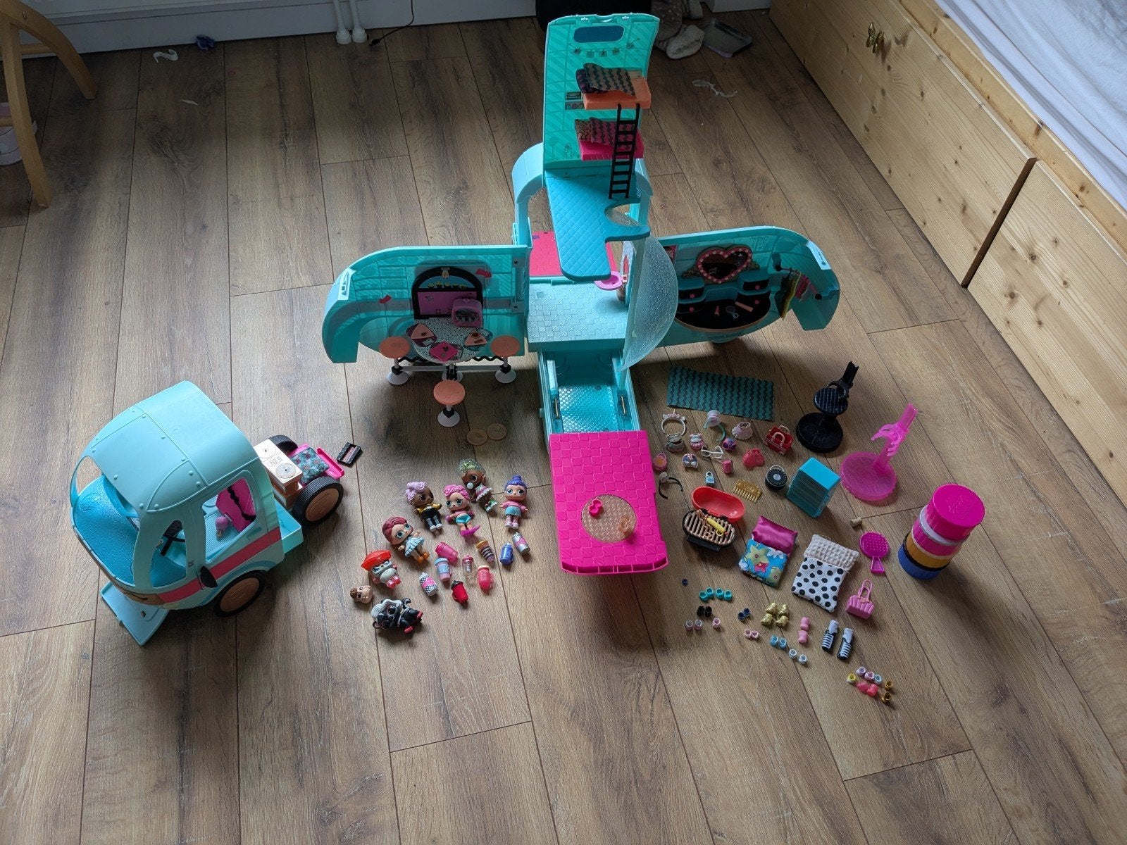 LOL Surprise OMG Glamper met poppen en accessoires, Kinderen en Baby's, Speelgoed | Speelgoedvoertuigen, Ophalen, Gebruikt