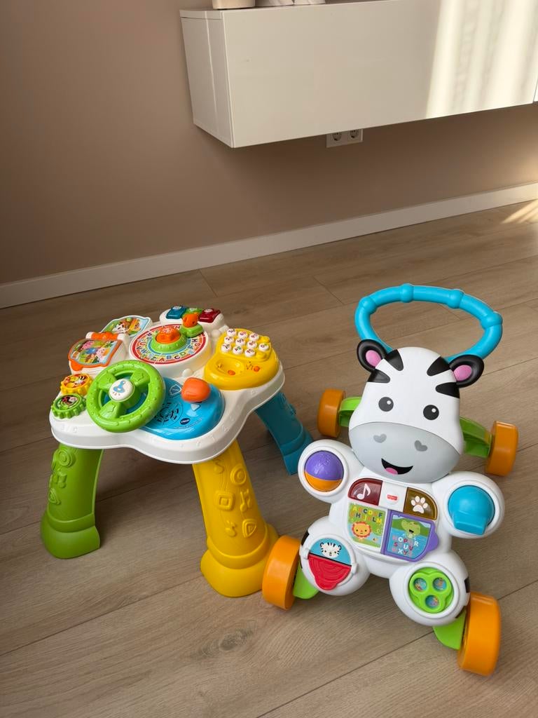 Vtech speeltafel en fisher price loopwagen, Ophalen of Verzenden, Zo goed als nieuw, 6 maanden tot 2 jaar
