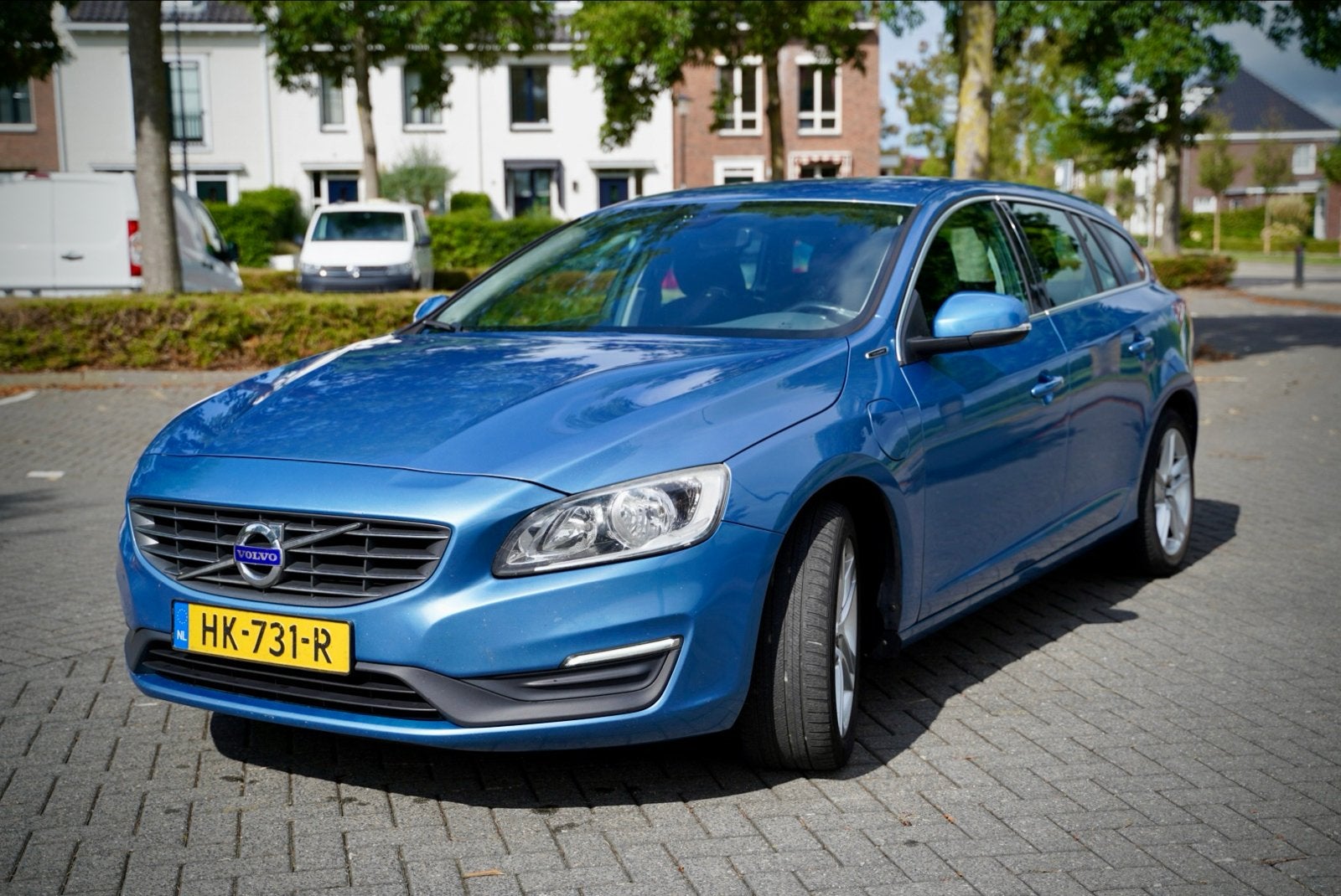 Volvo V60 D6 Twin Engine 288pk Geartronic AWD Plug In Hybrid, Auto's, Automaat, Stof, 1800 kg, Zwart