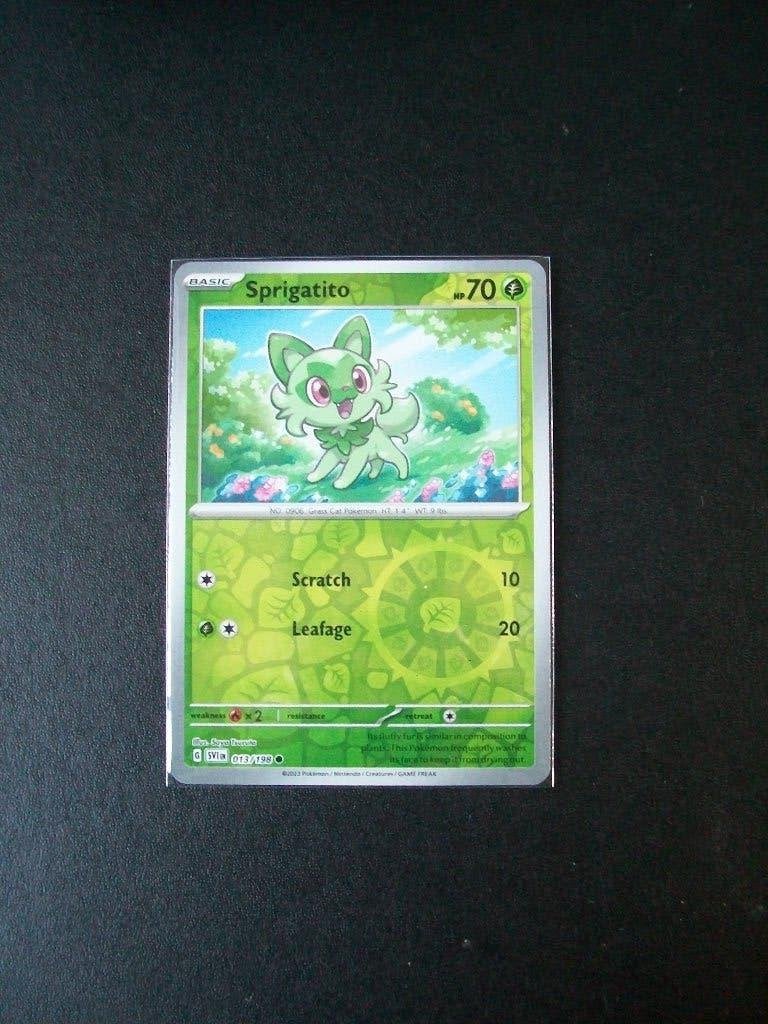3057. Nieuwe Pokemon Kaart holofoil SPRIGATITO HP70 184/198, Verzenden, Nieuw, Losse kaart, Foil