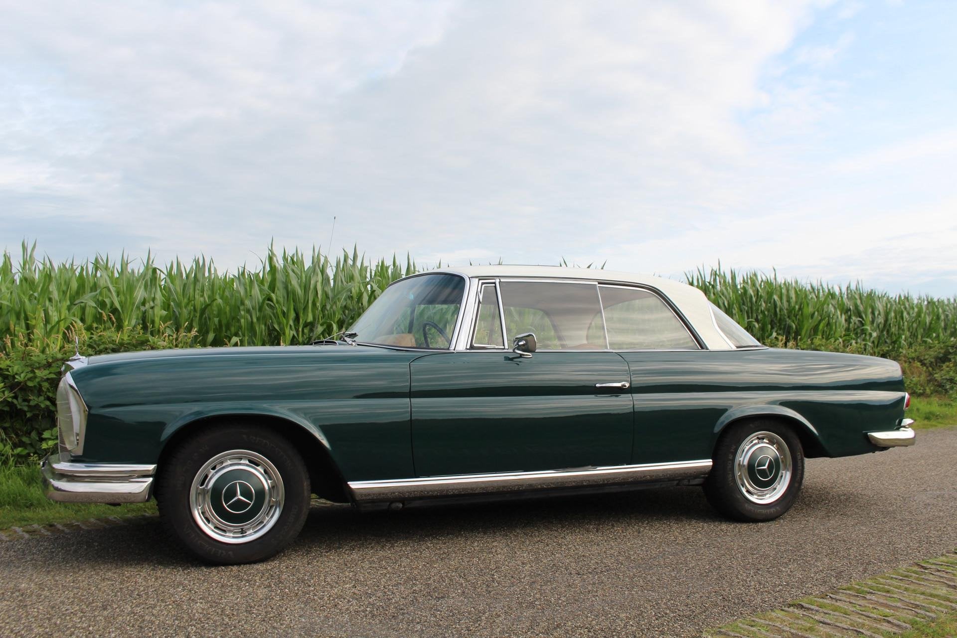 Mercedes-Benz 220 se 220 SE Coupe PRACHTIGE AUTO! STUURBEKRA, Auto's, Oldtimers, Stof, 4 stoelen, Mercedes-Benz, 120 pk