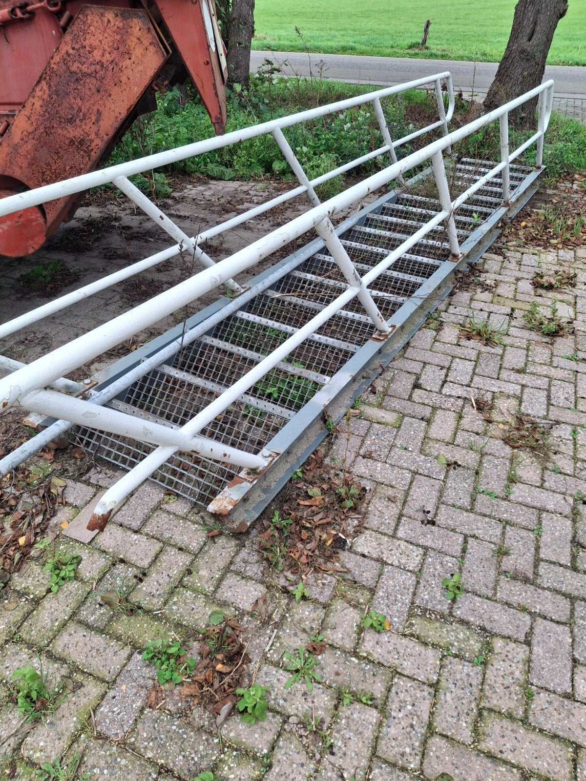 Lange metalen trap met leuningen, Doe-het-zelf en Verbouw, Ophalen, Gebruikt, Trap, 2 tot 4 meter