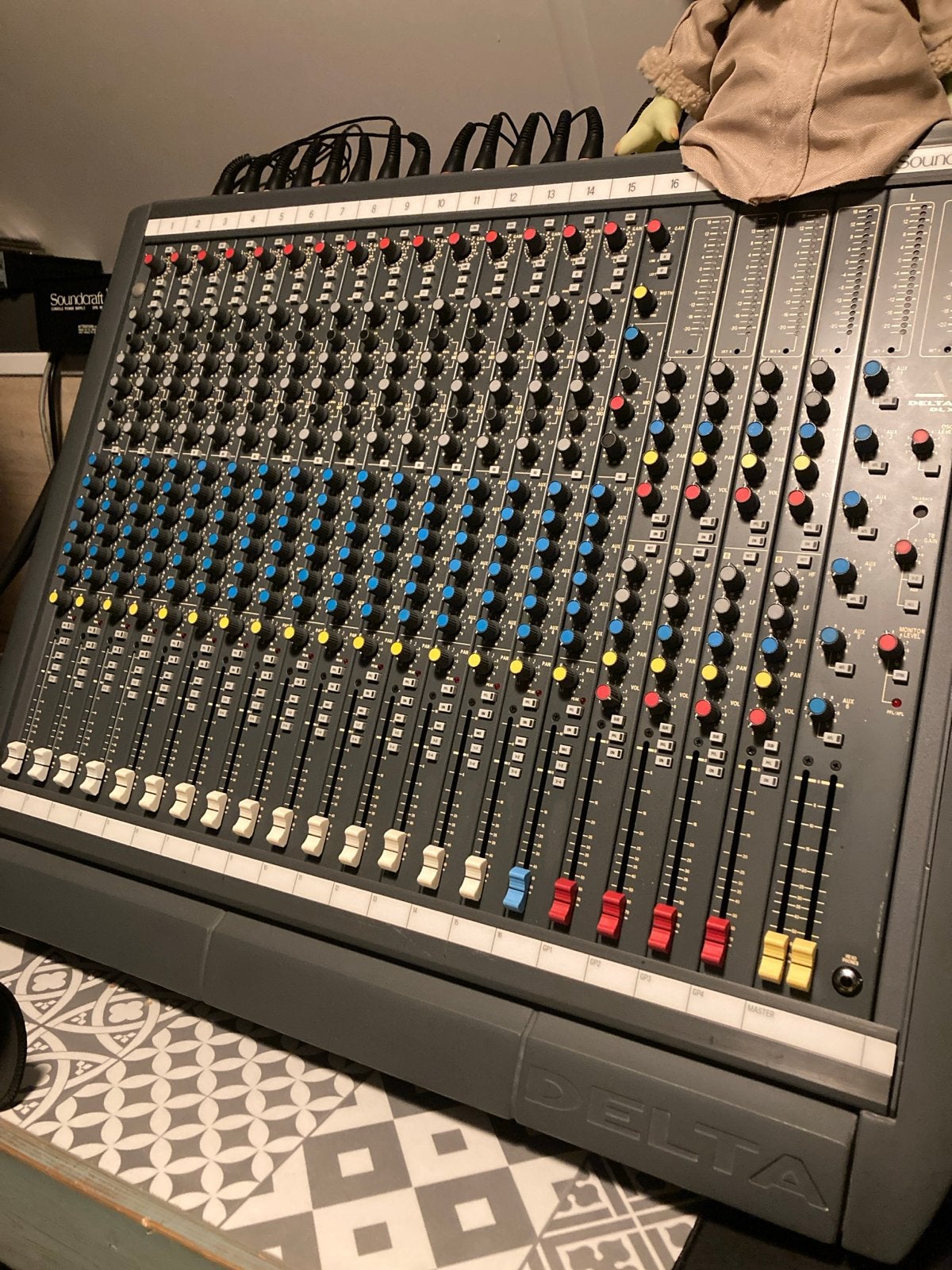 Soundcraft Delta DLX mengpaneel - Vintage analoge mixer, Ophalen, Gebruikt, 20 kanalen of meer, Microfooningang