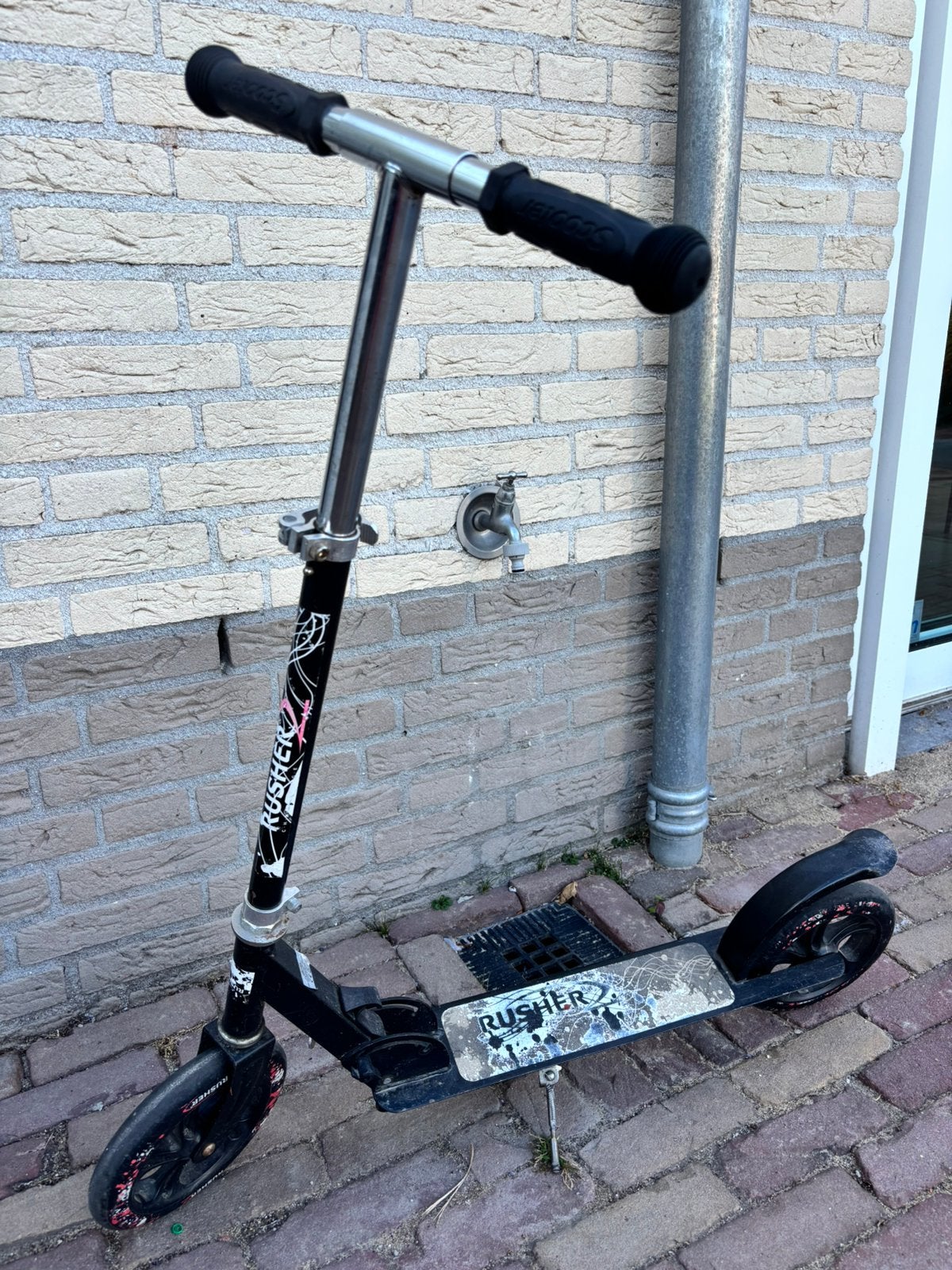 Step Rusher zwart inklapbaar met standaard, Fietsen en Brommers, Steps, Ophalen, Gebruikt, Gewone step