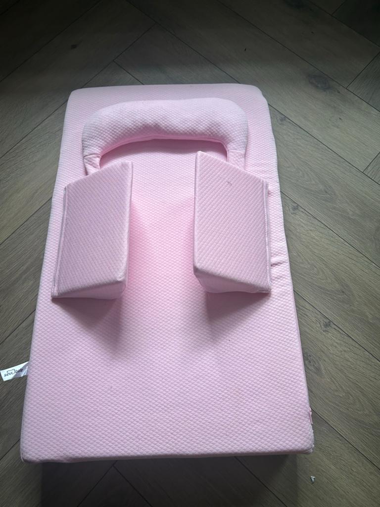 Sevibebe Baby Slaaphulp / Zijligkussen - Roze, Kinderen en Baby's, Dekens, Slaapzakjes en Inbakerproducten, Ophalen of Verzenden