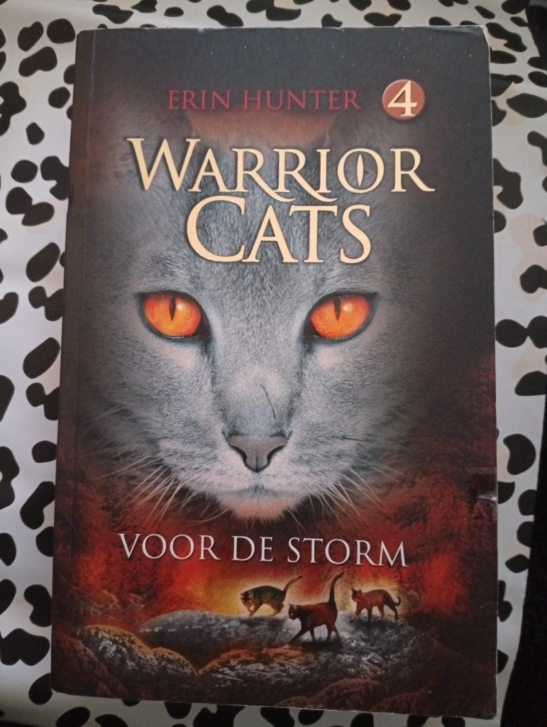 Warrior Cats Voor de Storm - serie 1 deel 4 - Erin Hunter, Ophalen of Verzenden, Zo goed als nieuw, Erin Hunter