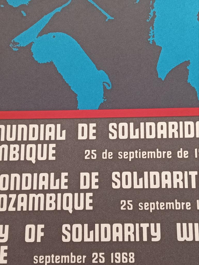 Affiche Cuba 1970 Solidariteit Mozambique, Verzamelen, Ophalen of Verzenden, Gebruikt, A1 t/m A3, Film en Tv