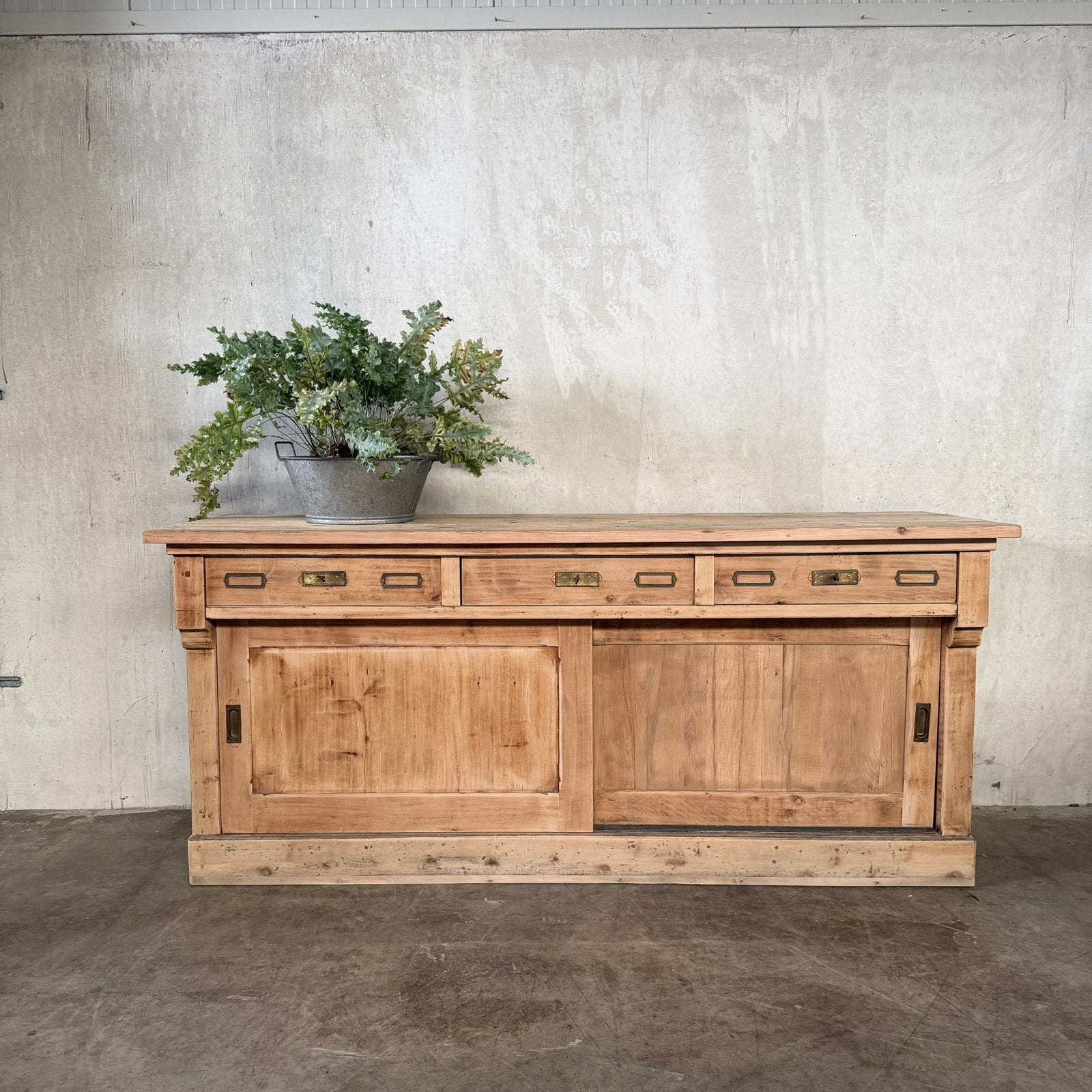 Antieke schuifkast, militaire laboratorium kast, dressoir, Ophalen