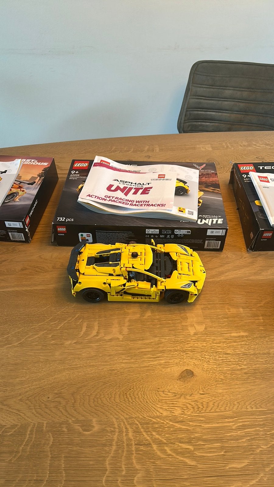 Lego technic 42205 Chevrolet Corvette Stingray, Compleet, Lego, Ophalen of Verzenden, Zo goed als nieuw