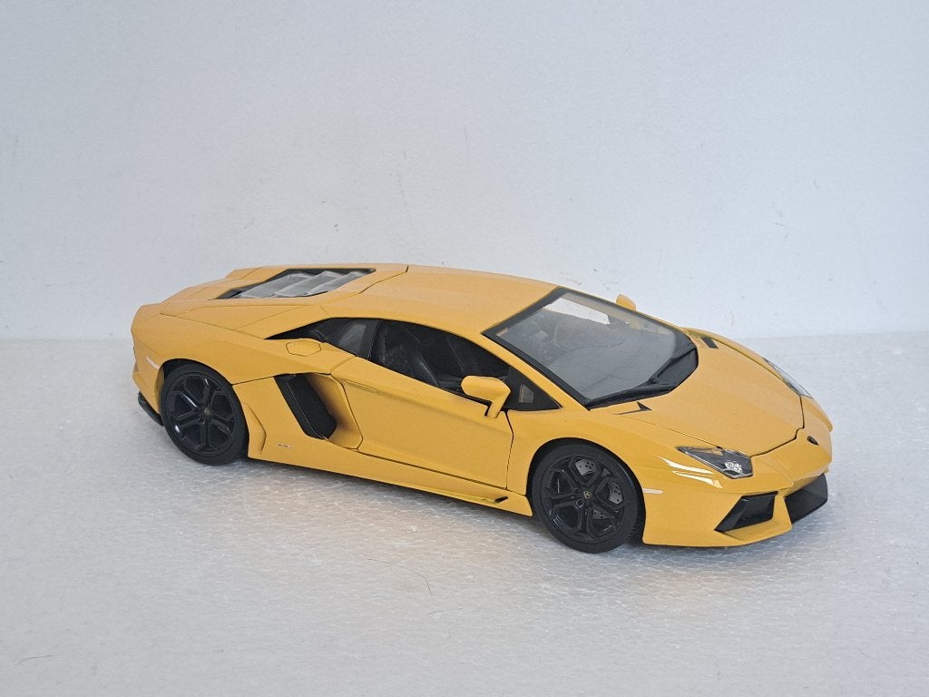 Lamborghini Aventador LP700-4 Geel 1/18 Bburago, Hobby en Vrije tijd, Ophalen of Verzenden, Zo goed als nieuw, Auto, Bburago