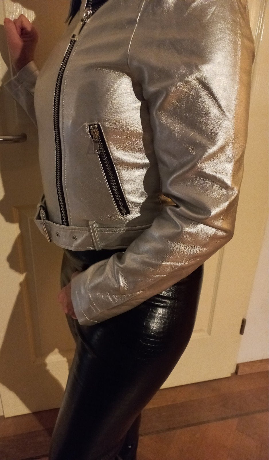 Zilverkleurig leren Jennyfer bikerjack - Maat S, Kleding | Dames, Verzenden, Jennyfer, Maat 36 (S), Gedragen