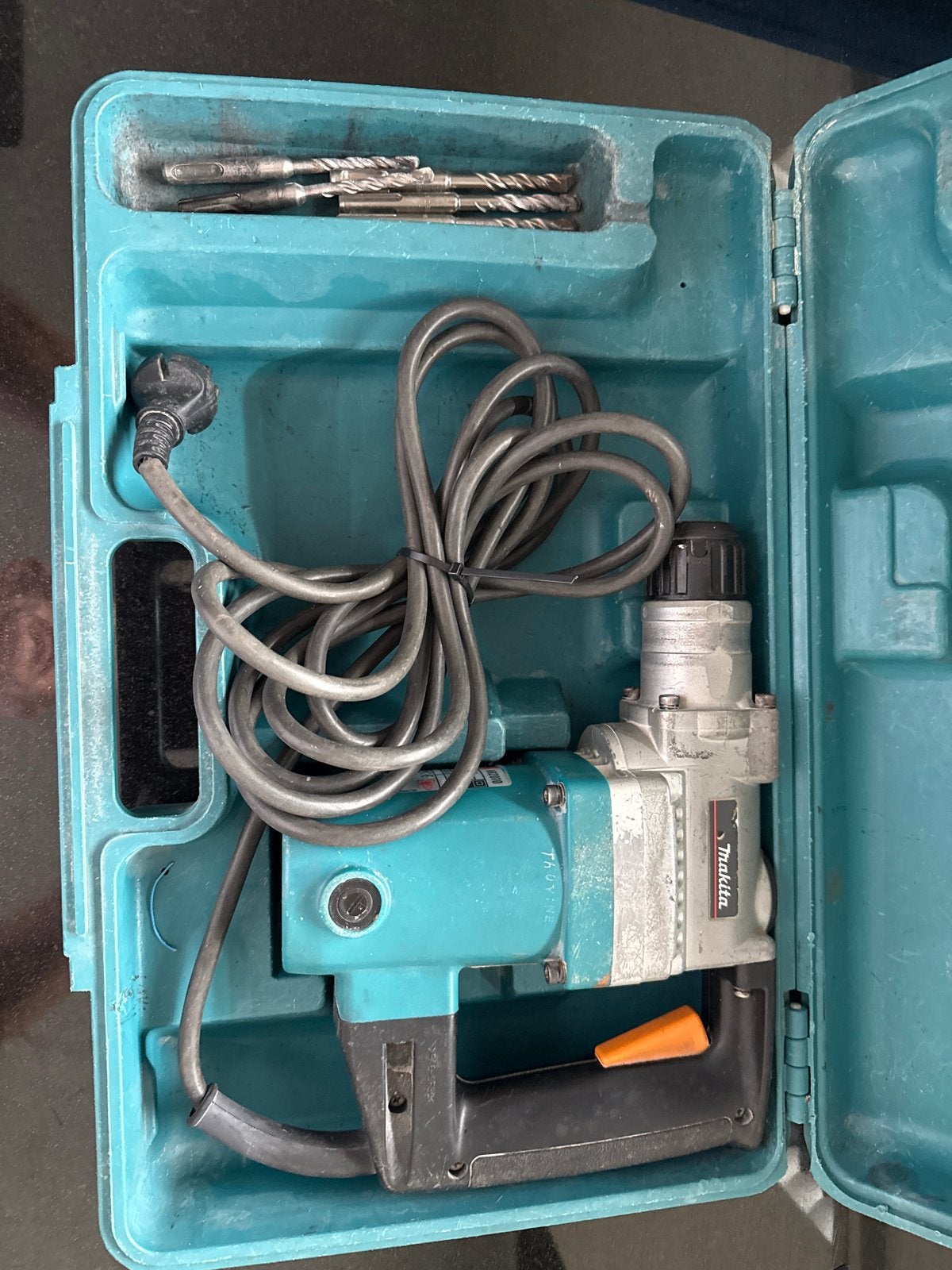 Makita HR2010 Boorhamer met koffer en boren, Doe-het-zelf en Verbouw, Gereedschap | Boormachines, Boor- en/of Breekhamer, Ophalen of Verzenden