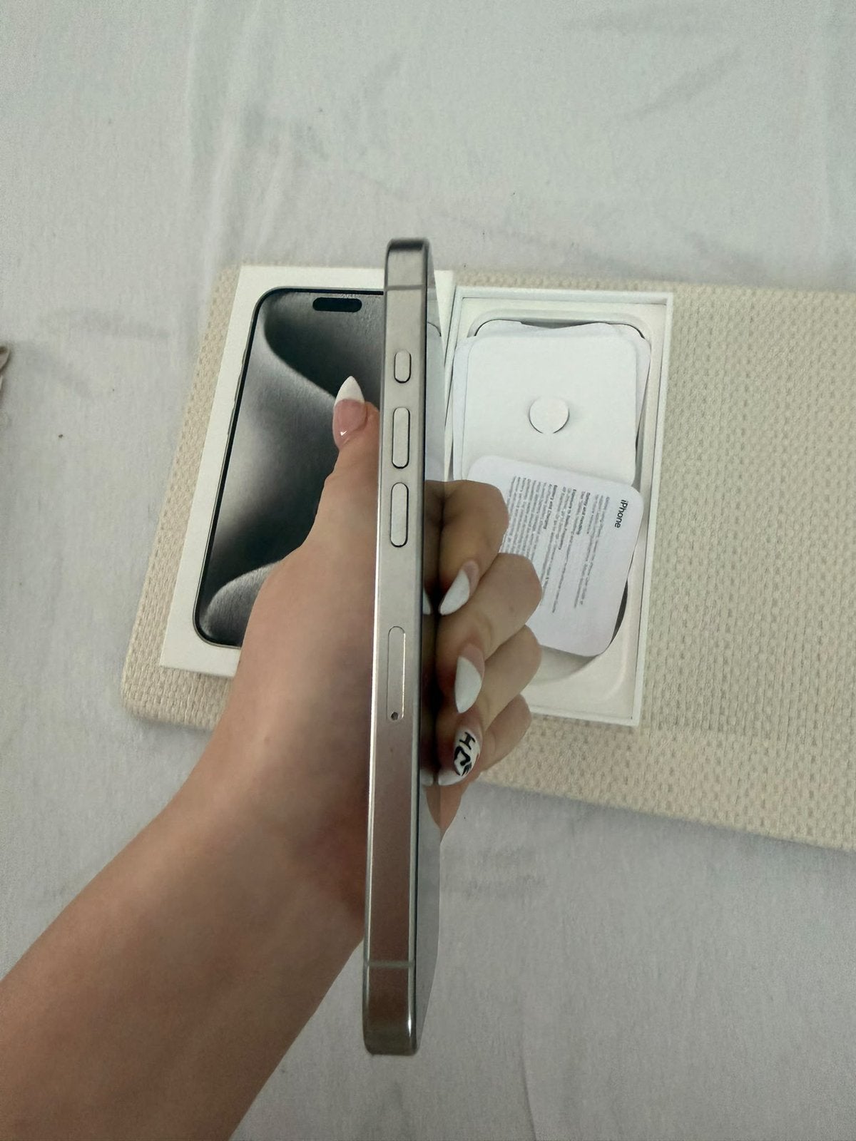 Foto 6 van Iphone 15 pro 256Gb