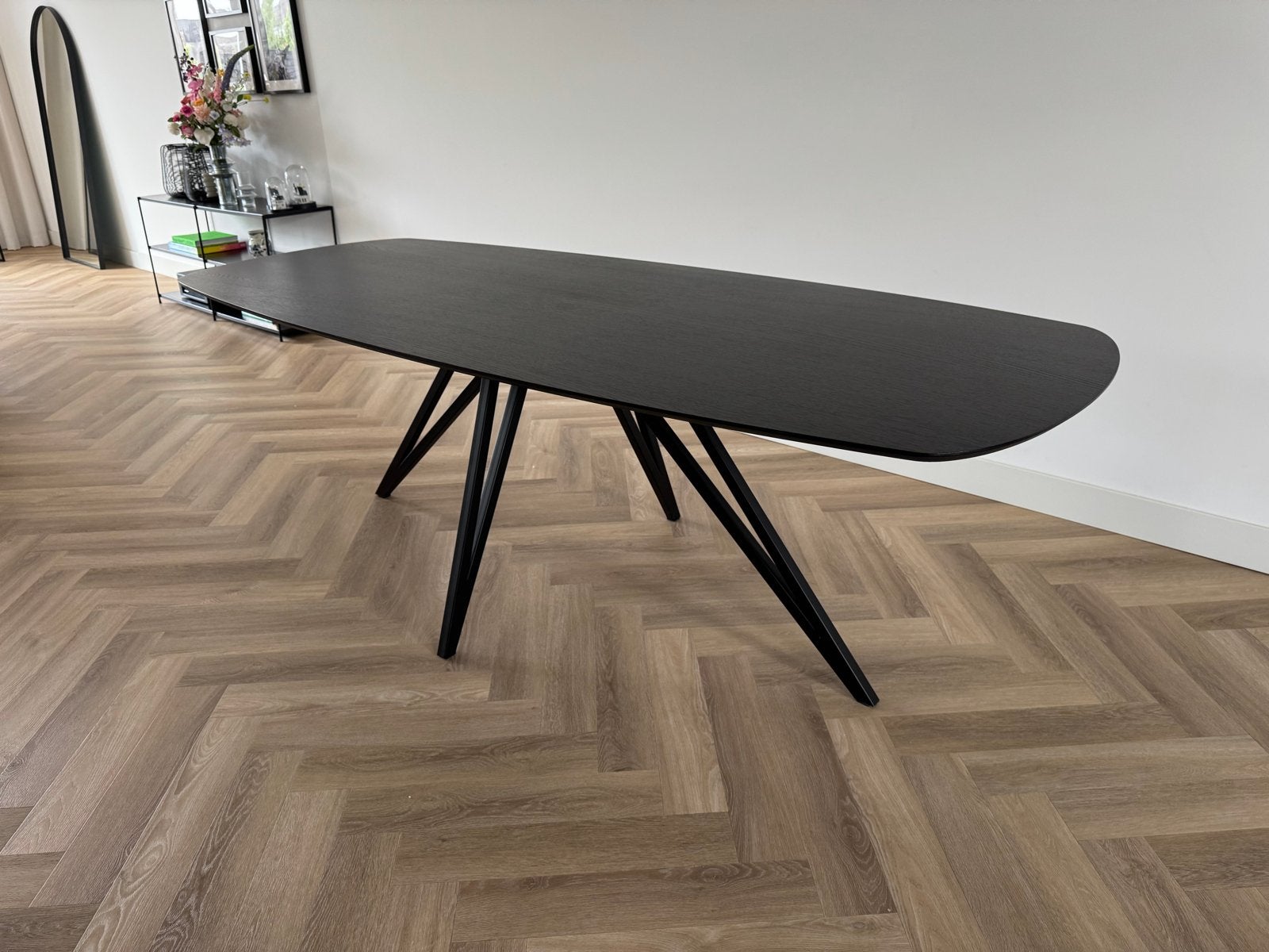 Kas20 Moderne zwarte eettafel Deens ovaal 240x100 cm, 200 cm of meer, Zo goed als nieuw, Vijf personen of meer, Ovaal