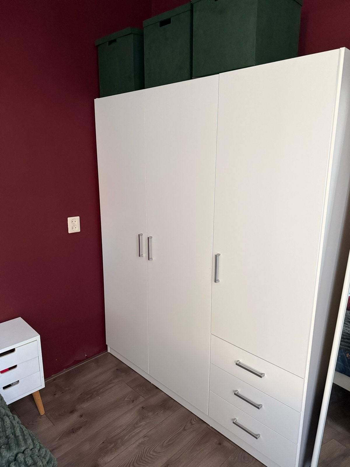 Jysk Fandrup kledingkast 145x176 cm, Ophalen, 100 tot 150 cm, Zo goed als nieuw, Met lade(s)