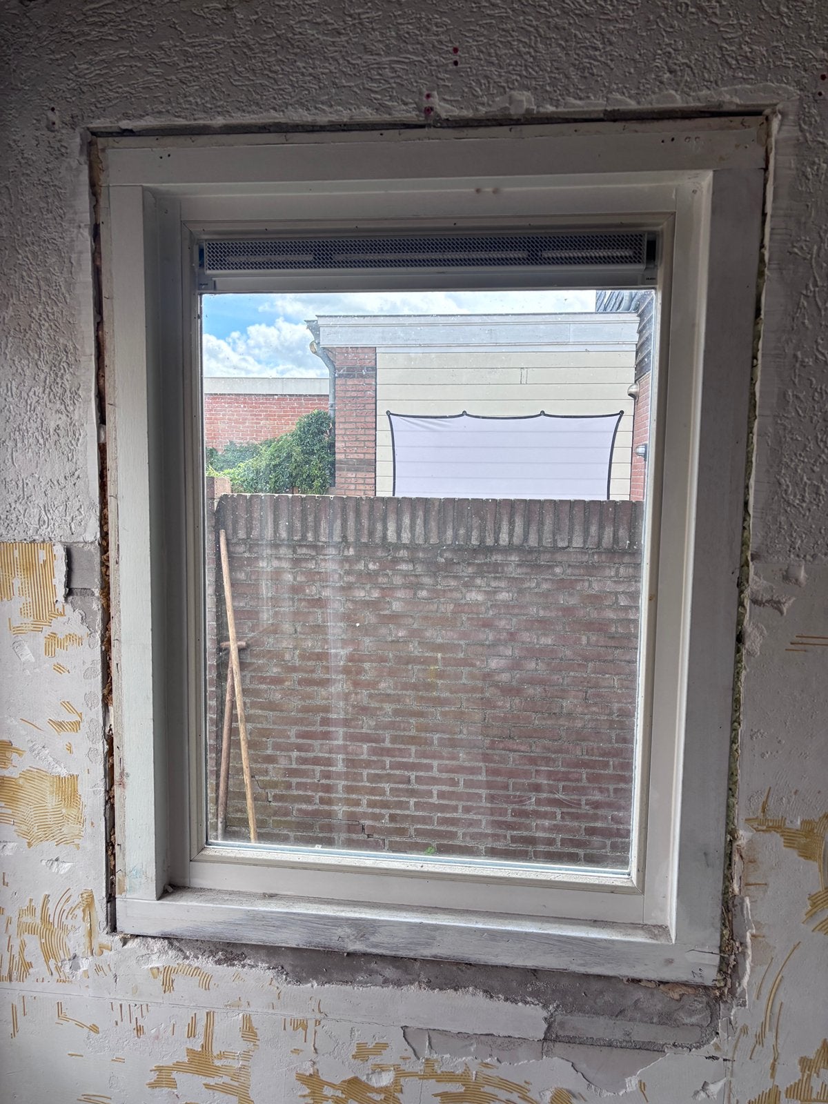 Raamkozijn incl. Rooster 122x93, Doe-het-zelf en Verbouw, Kozijnen en Schuifpuien, Ophalen, Zo goed als nieuw, Hout, Raamkozijn