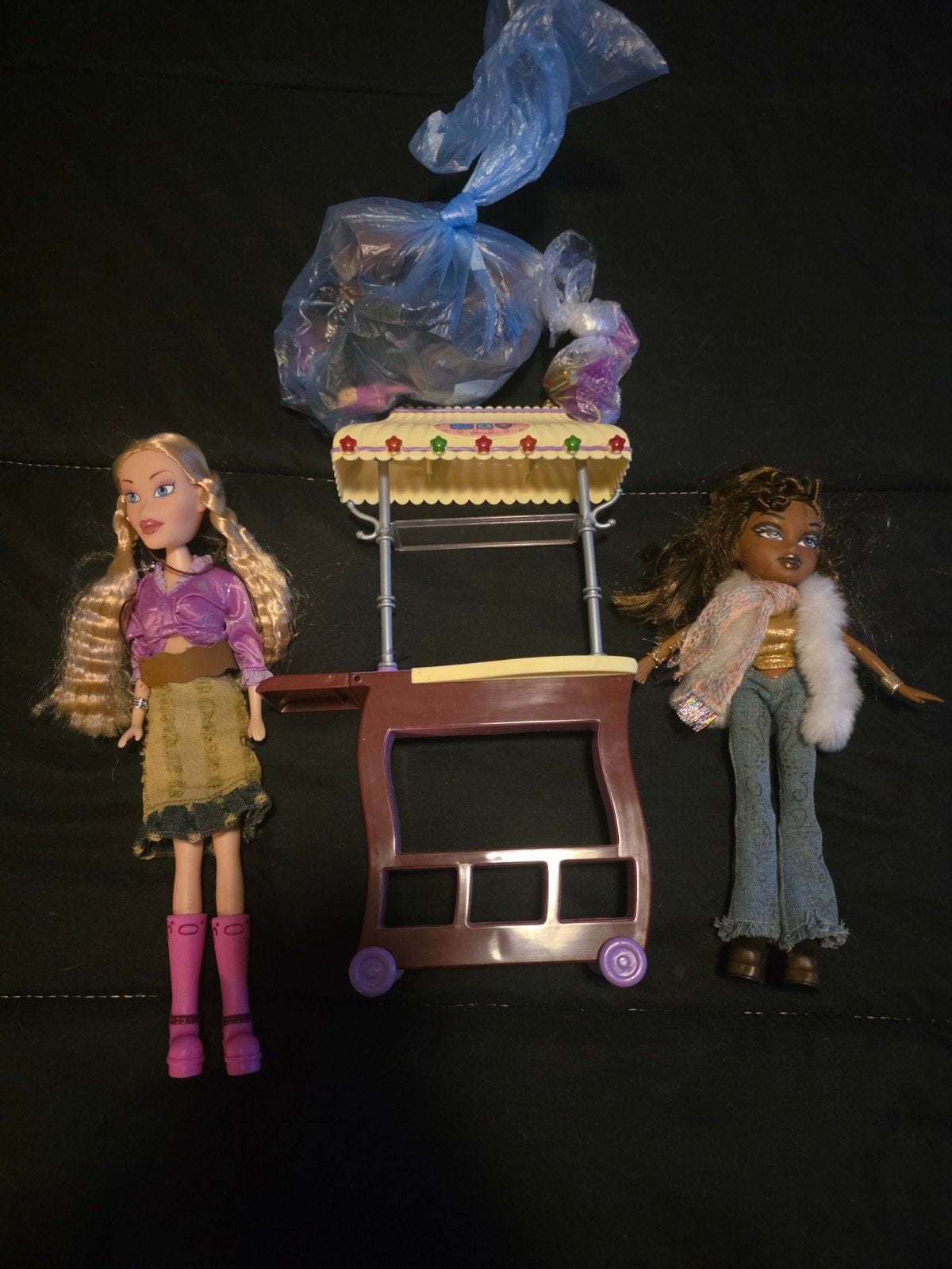 Bratz poppen met accessoires en kleding, Ophalen, Zo goed als nieuw