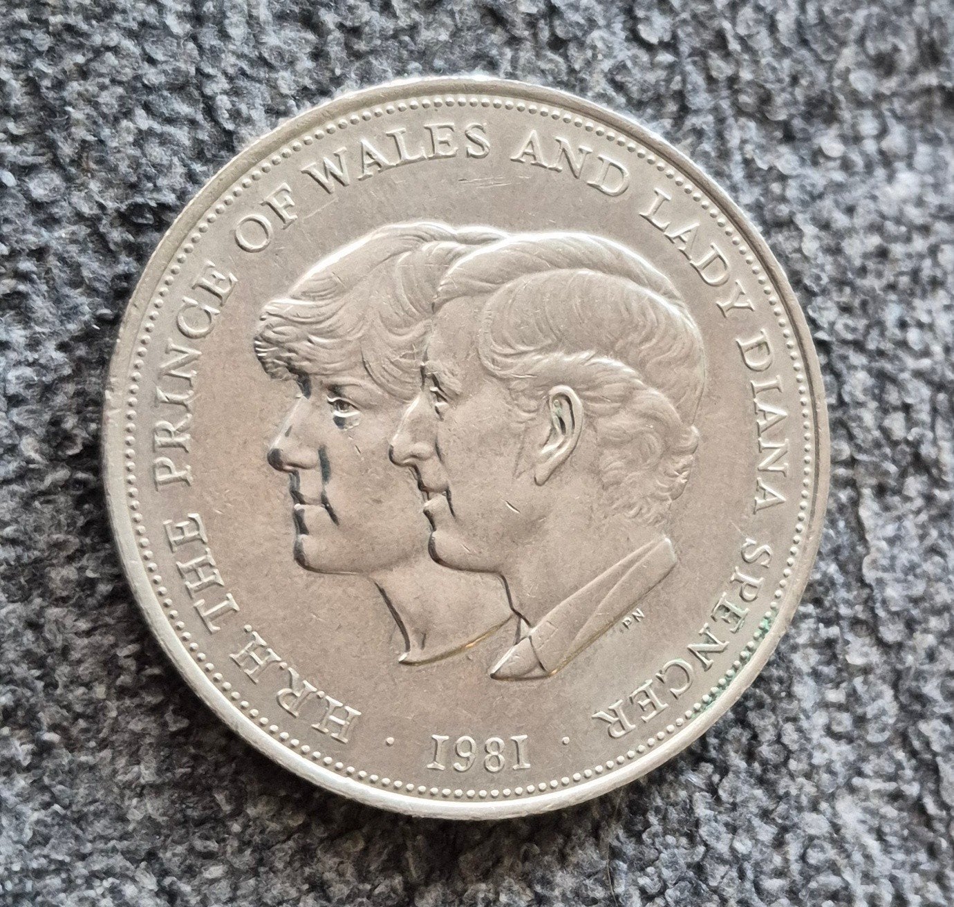 Herdenkingsmunt Prins Charles & Lady Diana 1981, Postzegels en Munten, Ophalen of Verzenden, Overige landen, Losse munt