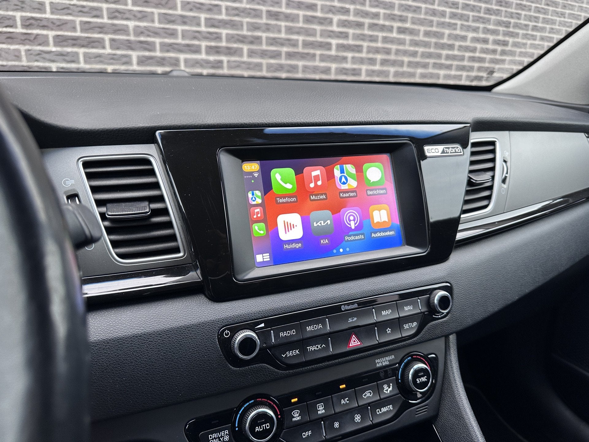 Kia Niro 1.6 GDi Hybrid ComfortLine | Camera | Navigatie | D, Auto's, Kia, Gebruikt, Euro 6, Leder en Stof, Zwart