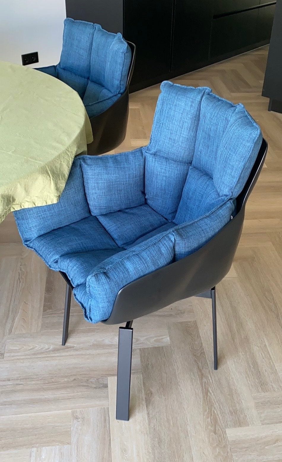 6 (namaak) husk eetkamerstoelen - Blauw/Zwart, Huis en Inrichting, Ophalen, Kunststof, Blauw, Zo goed als nieuw