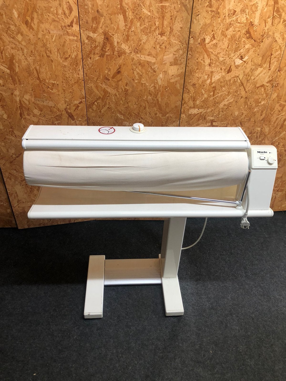 Miele strijkmachine B890, Witgoed en Apparatuur, Strijkijzers en Strijkplanken, Ophalen, Gebruikt, Strijkijzer met snoer