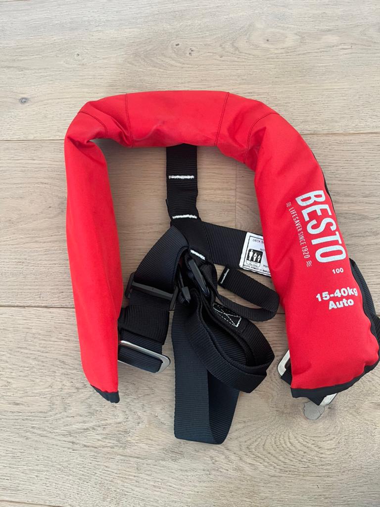 Besto inflatable lifesaver junior 15-40kg, Ophalen, Zo goed als nieuw, Kind, Reddingsvest of Zwemvest