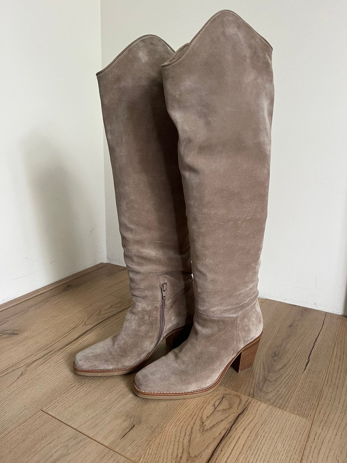 Suede leren larzen Via vai maat 39, Kleding | Dames, Ophalen, Zo goed als nieuw, Beige, Hoge laarzen