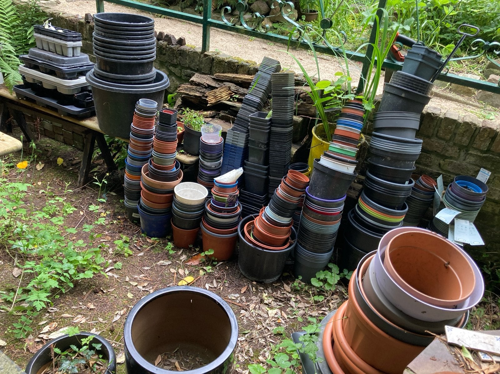 bloempotten en kweekbakken, 25 tot 40 cm, Kunststof, Gebruikt, Rond