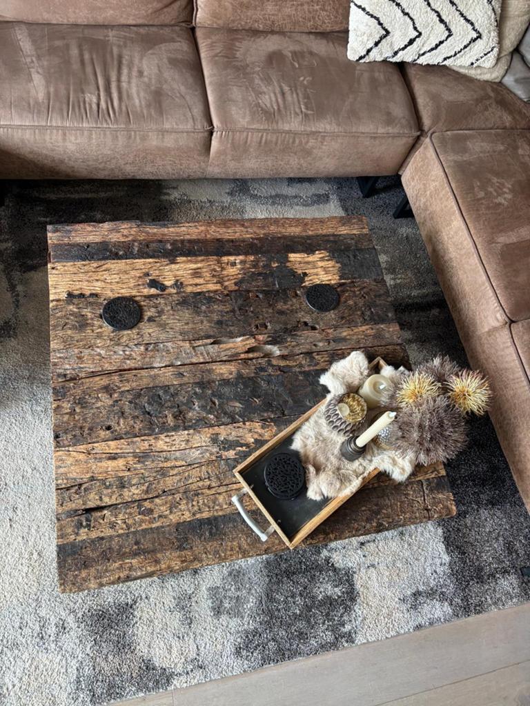Robuuste Salontafel van Oud Hout met Metalen Onderstel, Huis en Inrichting, Tafels | Salontafels, Gebruikt, 100 tot 150 cm, Vierkant