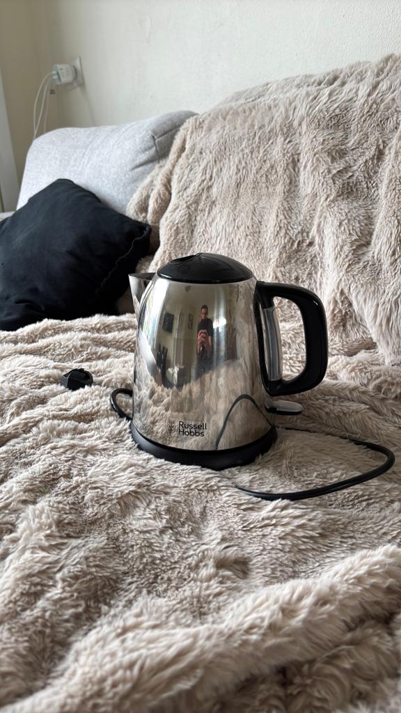 Russell Hobbs Chrome Travel Kettle - like new, Witgoed en Apparatuur, Waterkokers, 1 tot 2 liter, Ophalen, Zo goed als nieuw