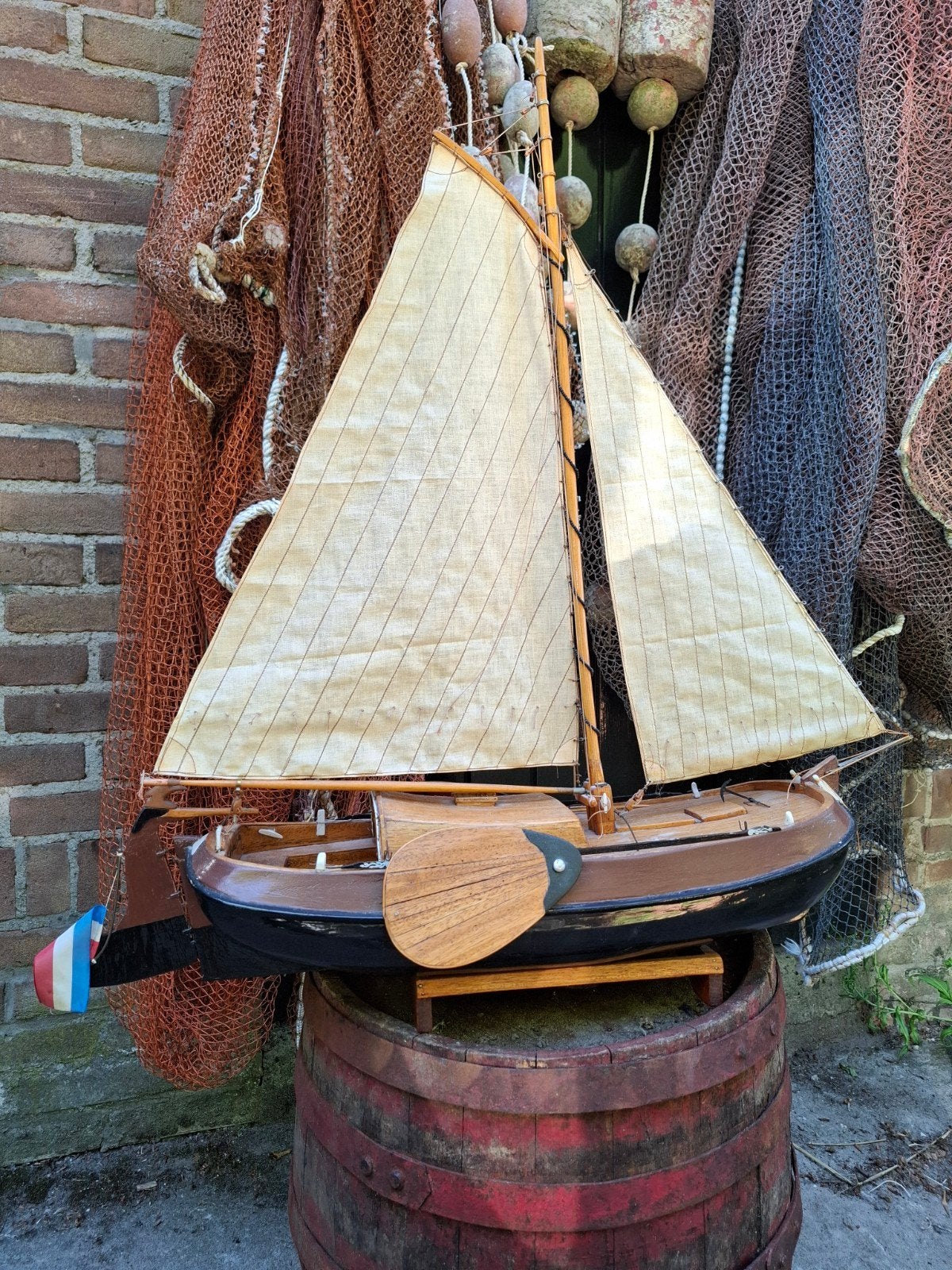 Oude vintage schaalmodel zeilboot boot botter etalagemateria, Hobby en Vrije tijd, Modelbouw | Boten en Schepen, Gebruikt, Ophalen of Verzenden