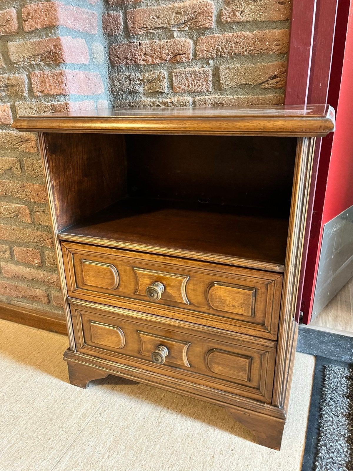 Nachtkastje met lades en open vak - Hout, Huis en Inrichting, Ophalen, Gebruikt, Minder dan 45 cm, 55 tot 70 cm