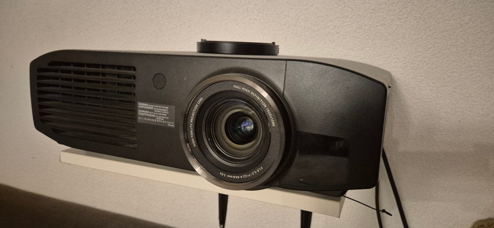 panasonic pt ae8000 beamer met  3 3D brillen, Audio, Tv en Foto, Beamers, Panasonic, Ophalen of Verzenden, Zo goed als nieuw, LCD