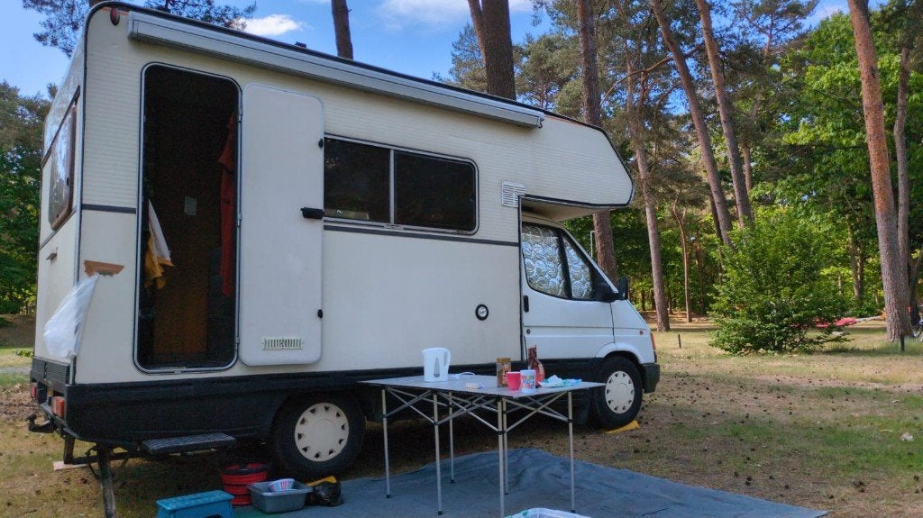 Ford Transit Alkoof Camper -- Nieuwe APK tot 2028, Alkoof, Ford, Bestuurdersdeur, Handgeschakeld