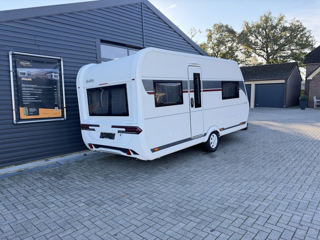 Hobby De Luxe 460 UFE 2027 zware as, frans bed, Serviceluik, Rondzit, Hobby, Bedrijf