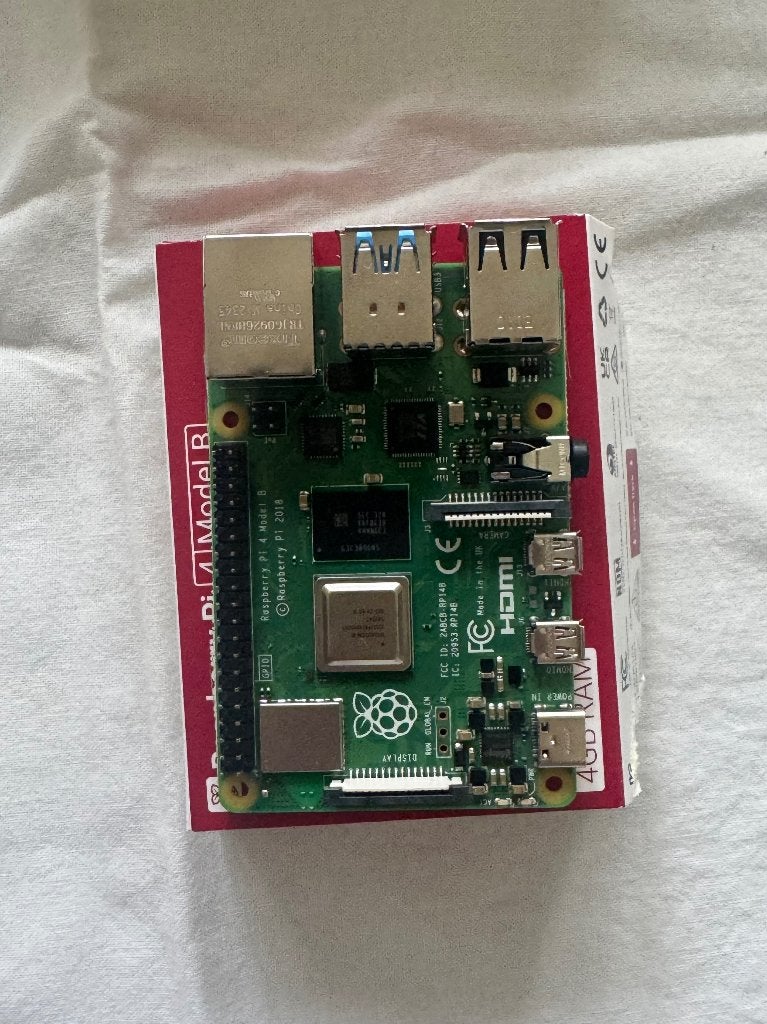Raspberry Pi 4 Model B 4GB – complete starter kit (like new), 64 GB, Minder dan 2 Ghz, Ophalen of Verzenden, Raspberry Pi 4 B (4GB)