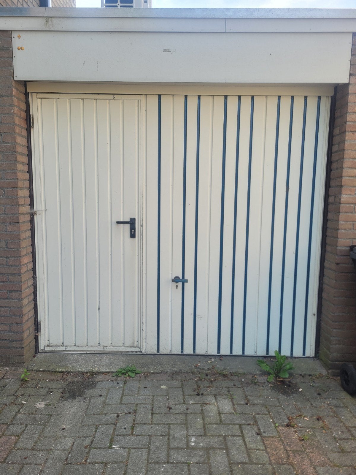 Garagedeur met loopdeur, compleet met rails en veren, Ophalen, Gebruikt, 120 cm of meer, Garagedeur