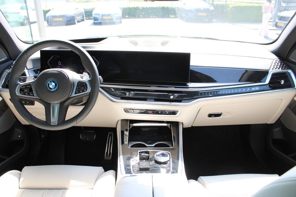 BMW X5 xDrive50e M Sport Automaat / Panoramadak / Massagefun, Automaat, X5, 2395 kg, Zwart
