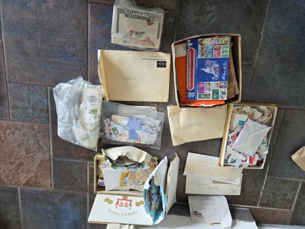 Heel veel postzegels, (on)gestempeld, en ongesorteerd,., Ophalen, Verzamelalbum